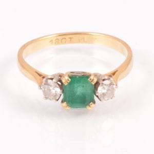 SRMA900-118 A An Emerald and Diamond ring in 18 ct Gold