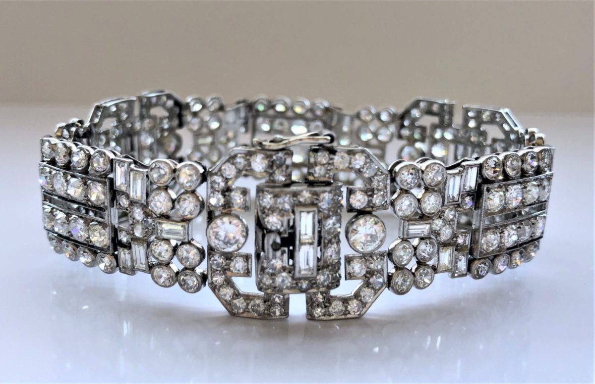 SRMA900-200 An Art Deco Diamond and Platinum Bracelet, circa 1930