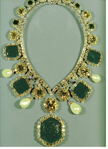 iran empress necklace Iranian Crown Jewels photos picture images walls gallery are shop the-rise-of-arts-and-crafts-jewellery-in-boston