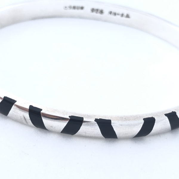 Vintage Mexican Silver Hinged Bangle with inlaid black enamel