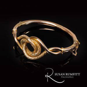 An Antique Lover's Knot Bangle in 9 carat Gold, circa 1900