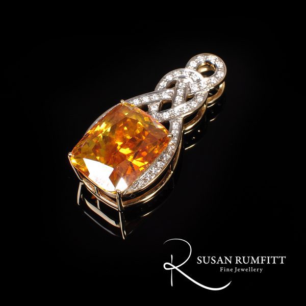 Sphalerite and Diamond Pendant in 18 carat Gold