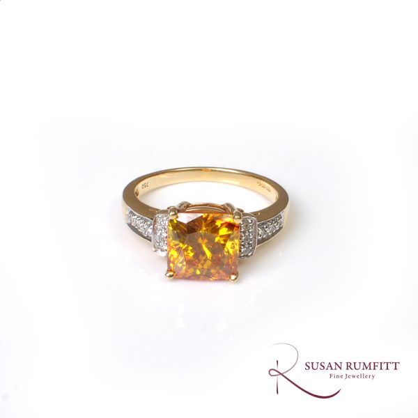 A Sphalerite and Diamond Ring in 18 carat Gold