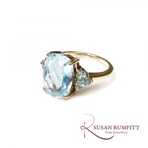 Blue Topaz Ring in 9 carat Gold