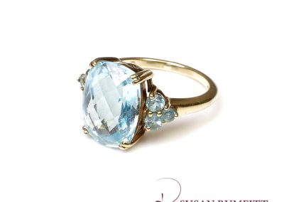 Blue Topaz Ring in 9 carat Gold