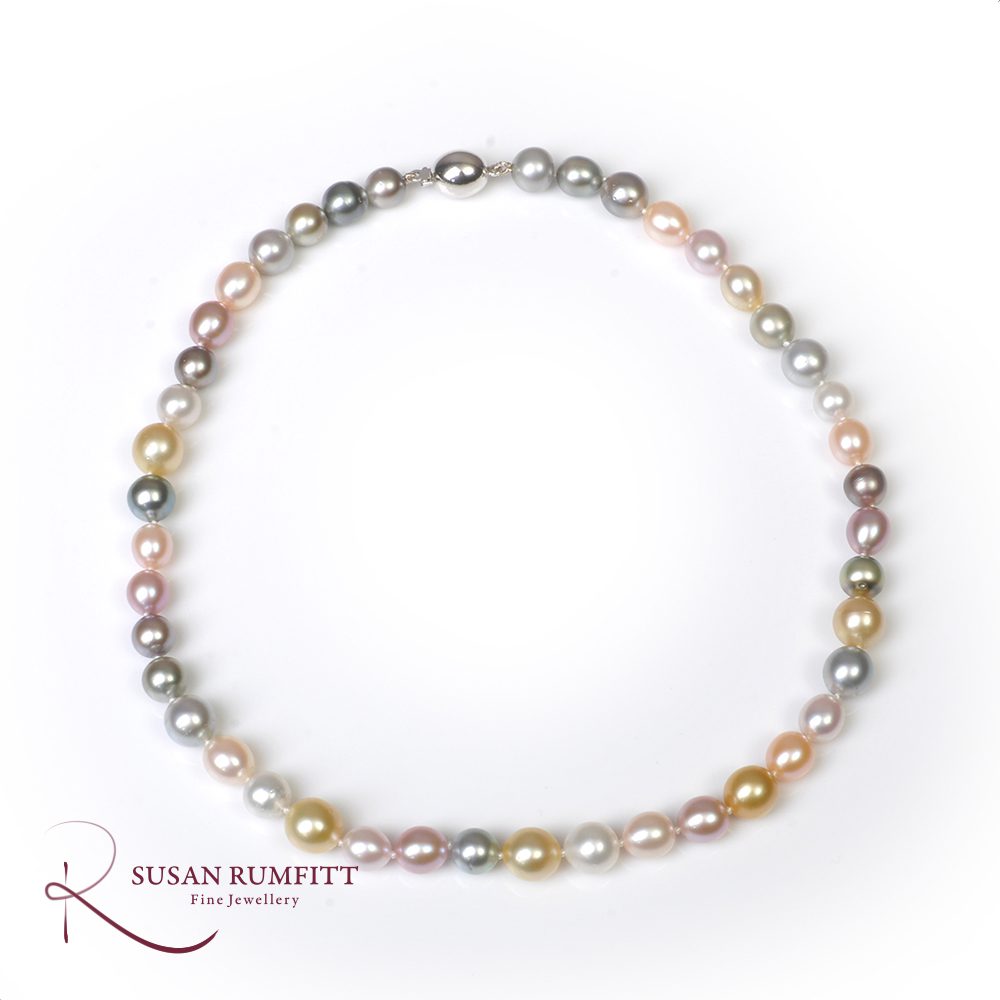 A Freshwater Cultured Pearl Necklace