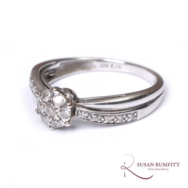 A unique vintage diamond cluster ring