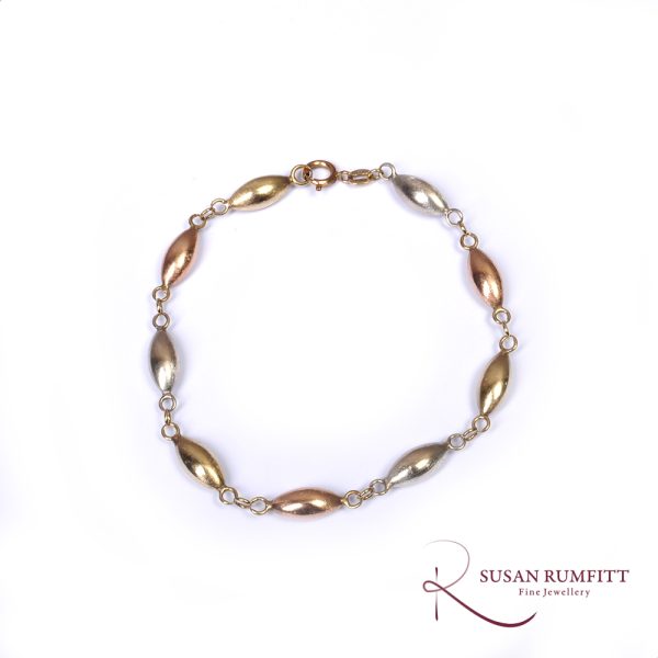 A Three Colour Gold Necklace and Bracelet Set