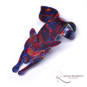 A Lea Stein Blue and Red Marbled Reynard Fox Brooch