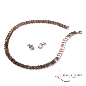 A Silver Mid-Century Modernist Collar Necklace and Earring Set