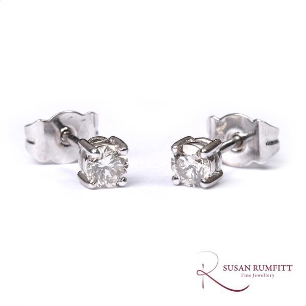 A Pair of round cut 0.42carat Diamond Stud Earrings