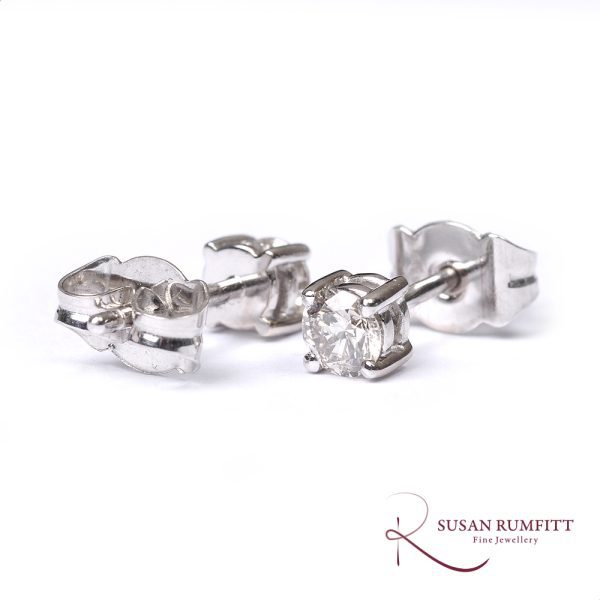A Pair of round cut 0.42carat Diamond Stud Earrings