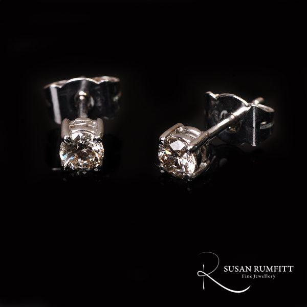 A Pair of round cut 0.42carat Diamond Stud Earrings