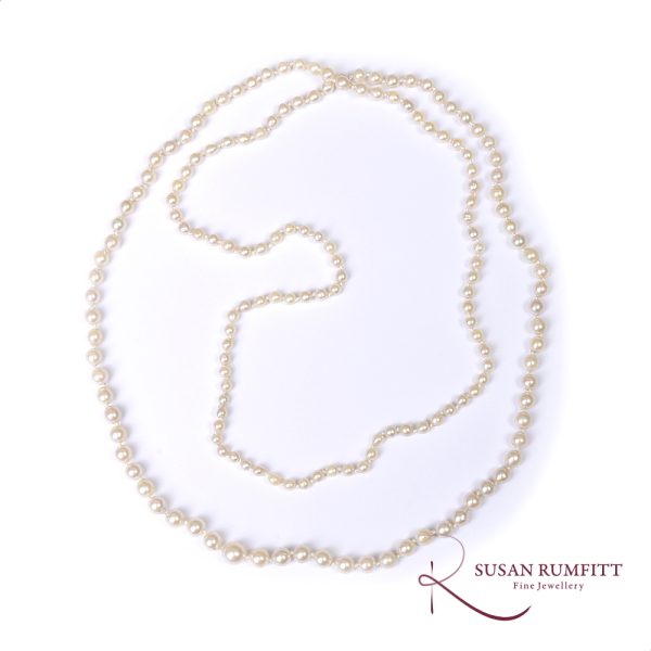 A Graduated Cultured Pearl Necklace