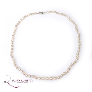 A Graduated Cultured Pearl Necklace with White Gold Clasp