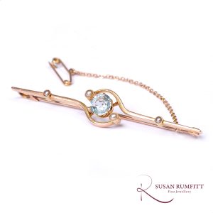 349M An Edwardian Aquamarine and Seed Pearl Bar Brooch