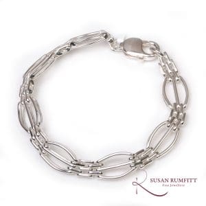421V A Silver Curved Gate Link Bracelet