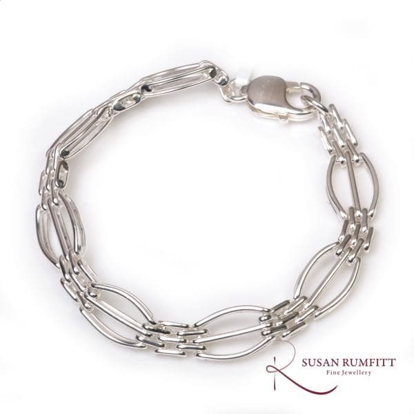 421V A Silver Curved Gate Link Bracelet