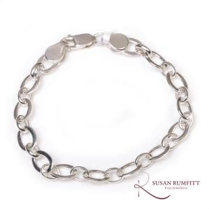 423V A Silver Oval Link Bracelet