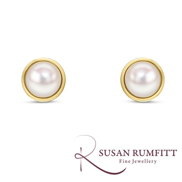 425V 5.5mm Cultured Freshwater Button Pearl Stud Earrings
